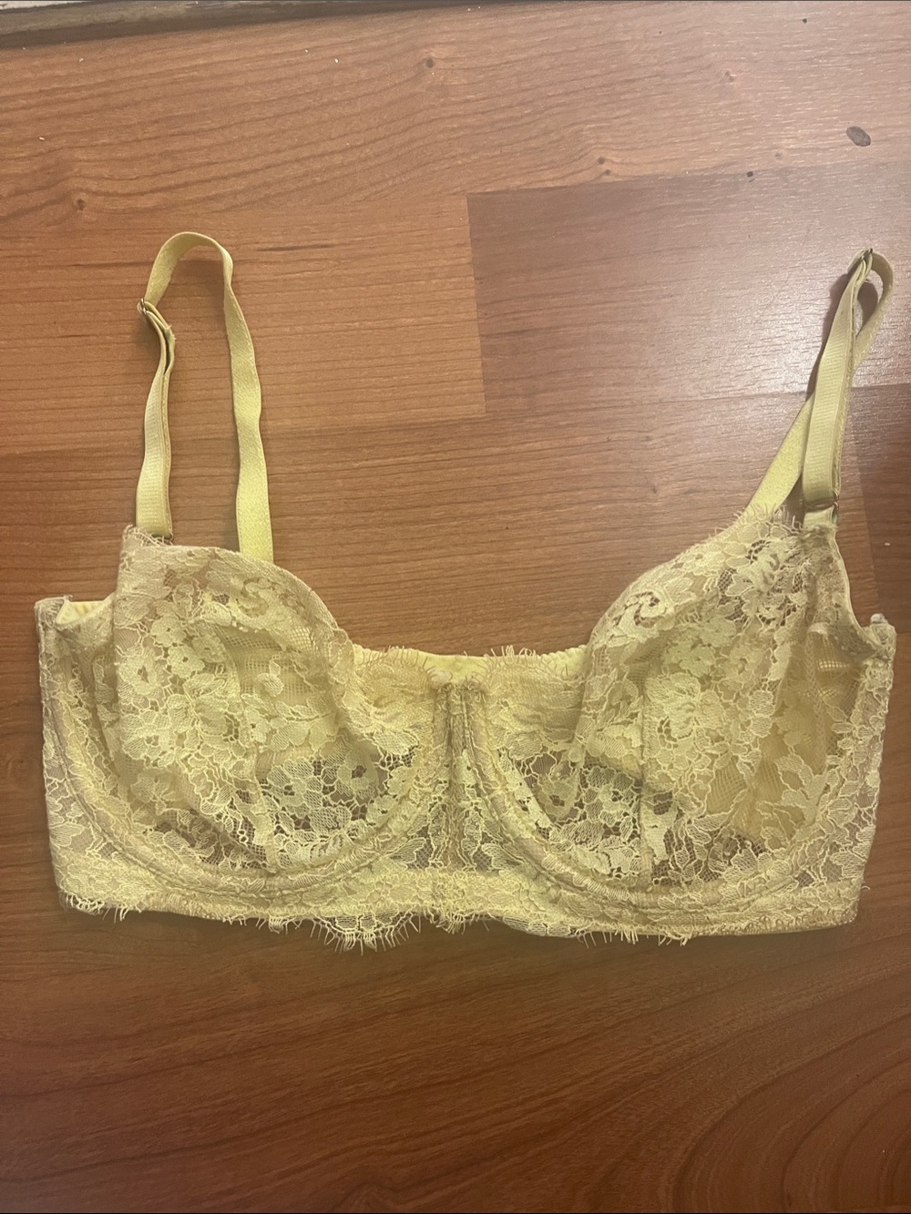 Skarlett Blue Lace Underwire Bralette in Yellow